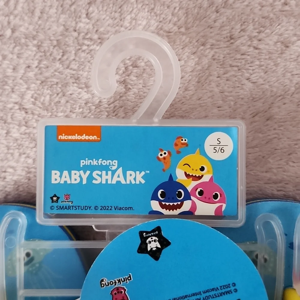 Toddler boy Baby Shark Flip Flops Brand New - Picture 4 of 10